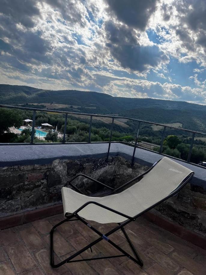 Medieval Tower In Umbria With Swimming Pool Montelagello Exteriér fotografie