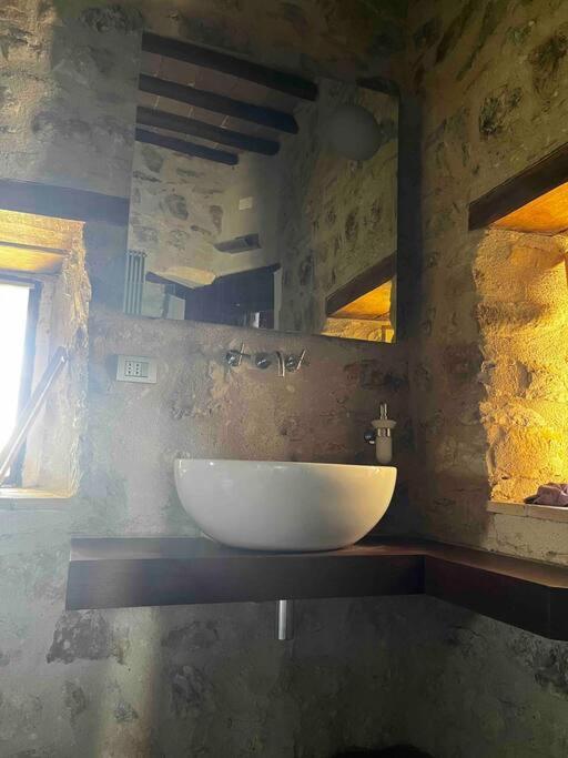 Medieval Tower In Umbria With Swimming Pool Montelagello Exteriér fotografie